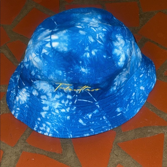 TALENTLESS Blue and White Tie-Dye Bucket Hat Unisex - Picture 8 of 13